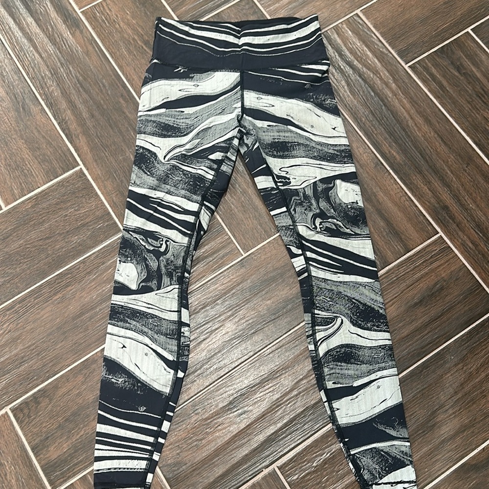 Lululemon - Picture 5 of 5